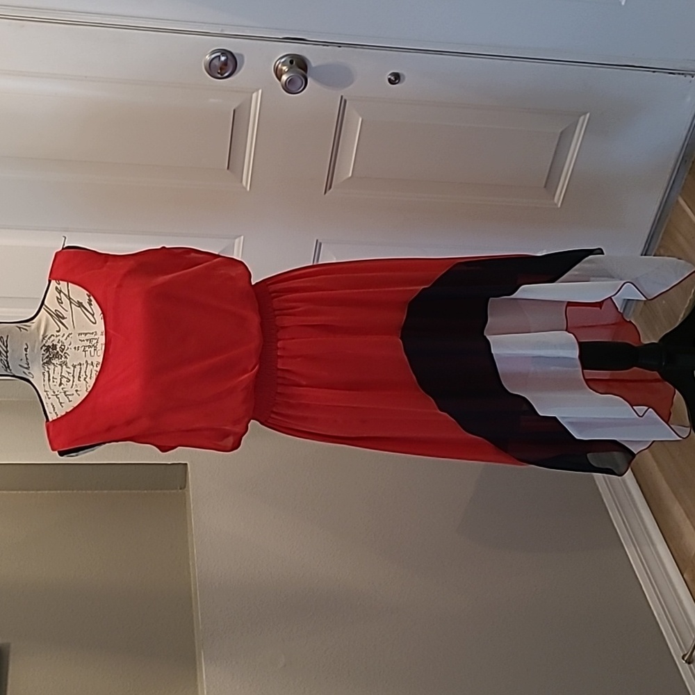 Cute dress!